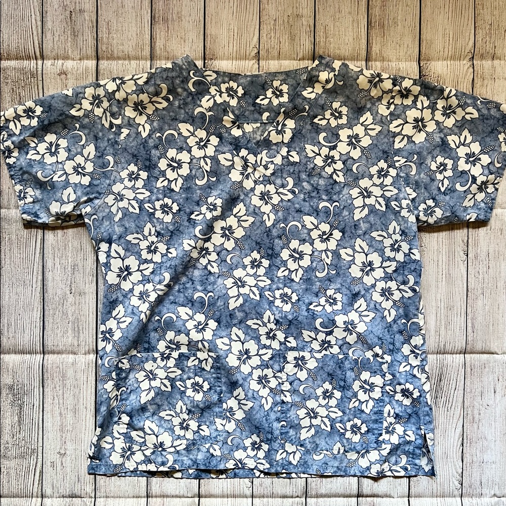 ▪️Blue Hibiscus Scrub Top▪️